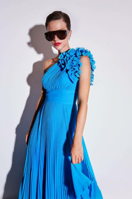 Abito Lungo Allure in Crepe Luminoso con Monospalla Larga